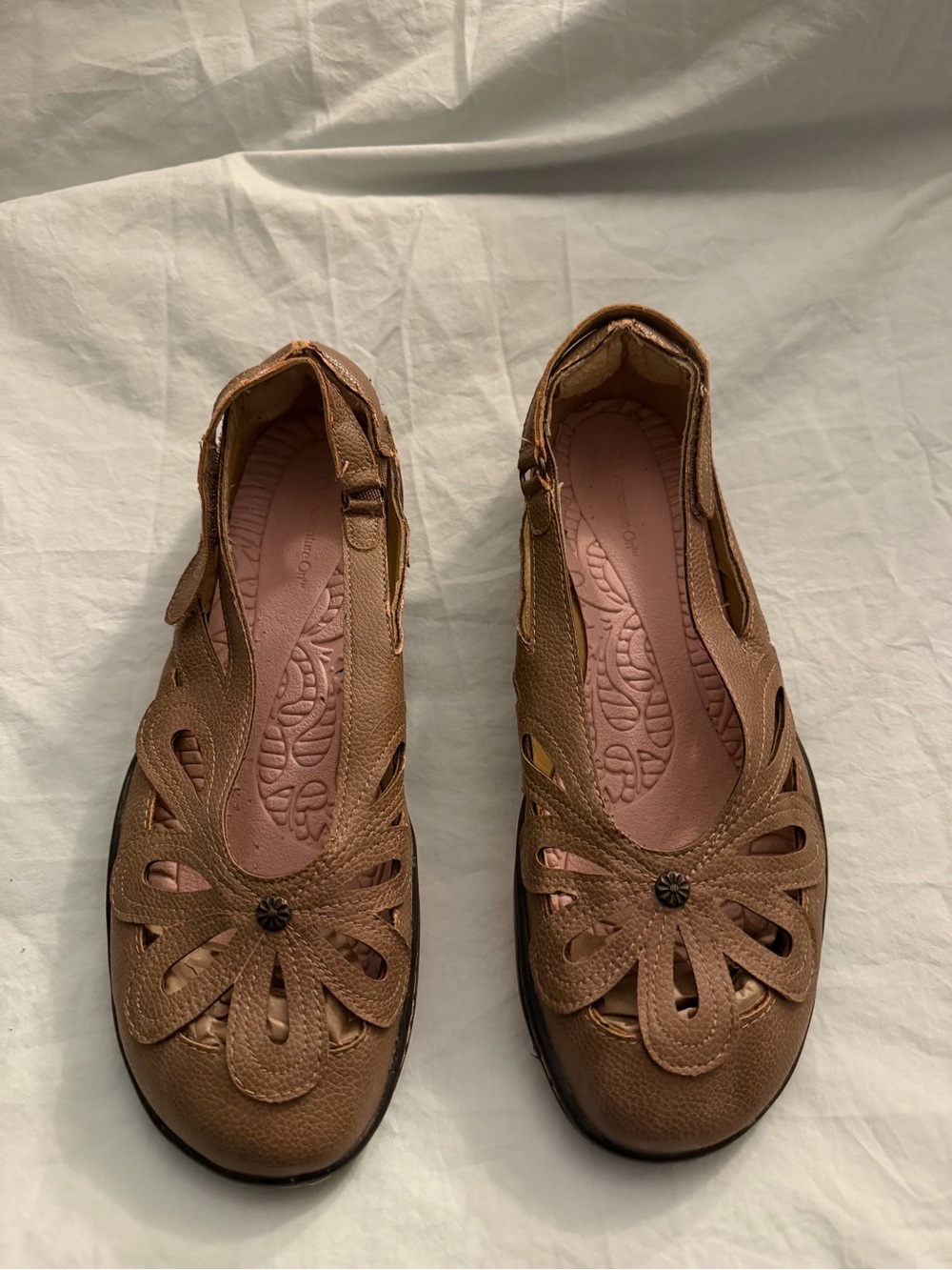 #519 JBU Women’s Brown Floral Cutout Comfort Flats